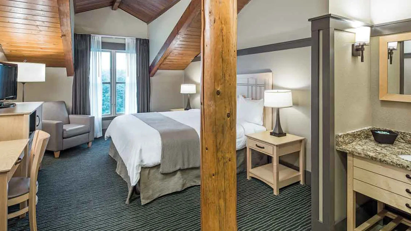 Lied Lodge Bedroom