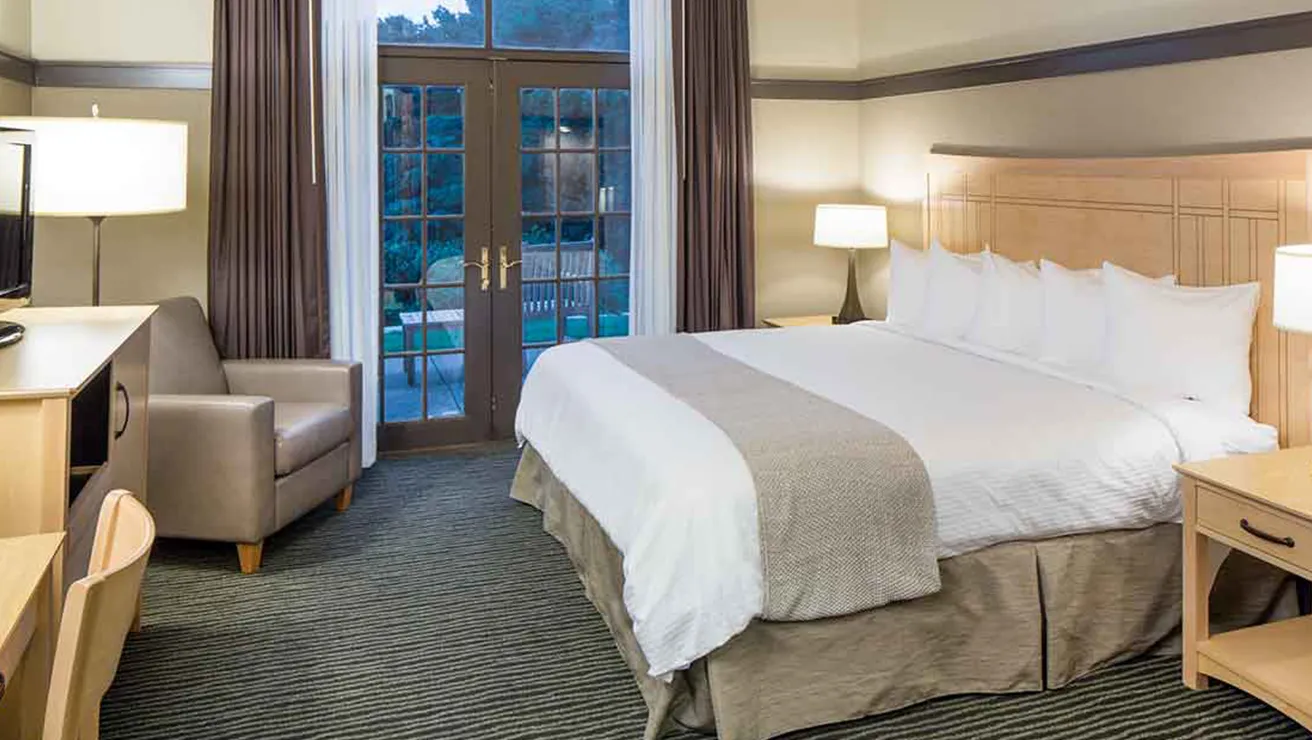 Lied Lodge King bed room